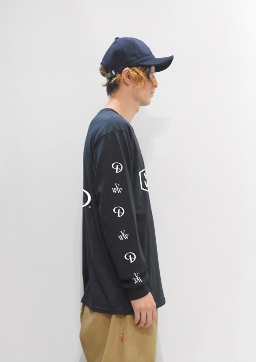 longsleevetee_black_side1.jpg